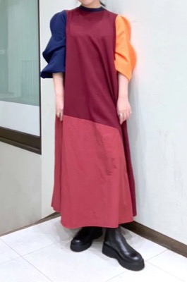 STACCATO（スタッカート）ボルドーxオレンジxブルーのカラーブロックワンピース