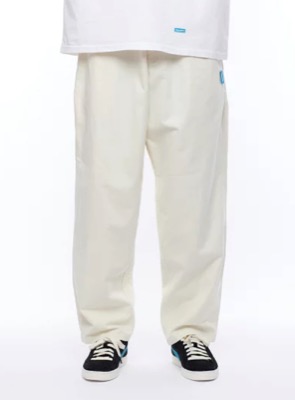 Liberaiders（リベレイダース）ホワイトのパンツ