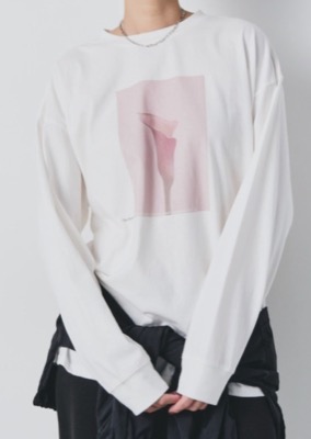 bita.（ビタ）ホワイトのフラワーフォトプリントロンT