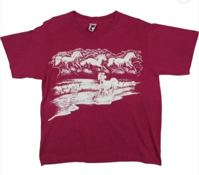 レッドのプリントTシャツ