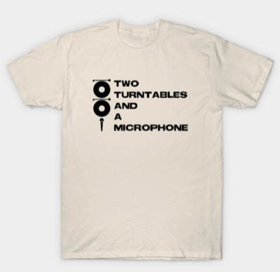 ilrokeryホワイトのロゴTシャツ