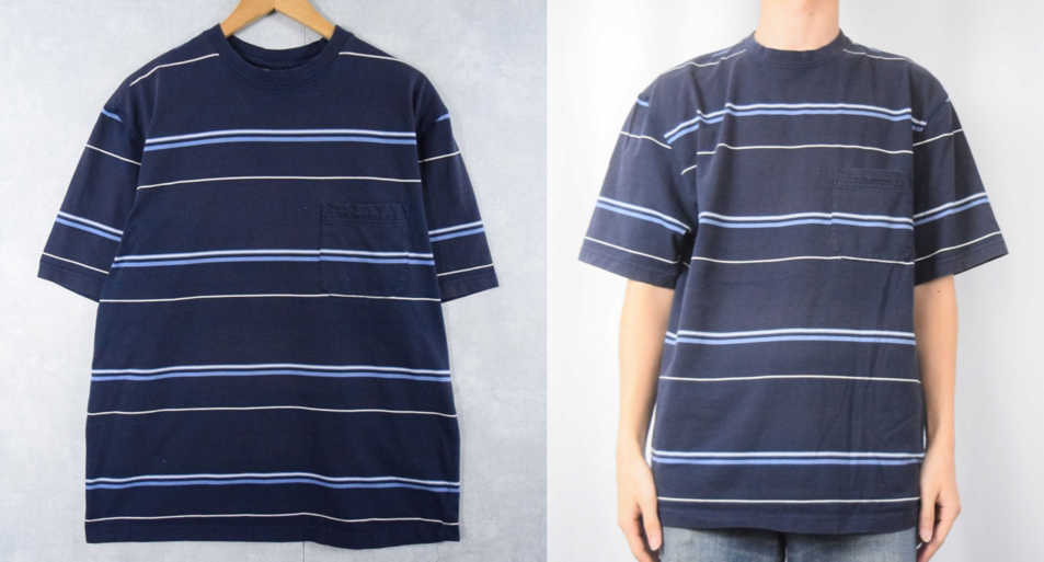 ネイビーのTシャツ