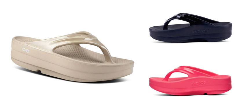 OOFOS(ウーフォス)ベージュのサンダル