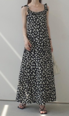 amel（エイメル）ブラックの小花柄ワンピース