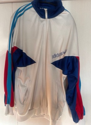 adidas(アディダス)ホワイトのトラックジャケット