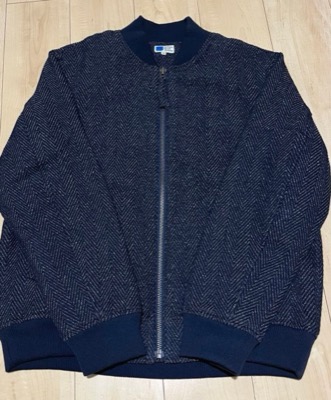 JAPAN BLUE JEANS（ジャパンブルージーンズ）ネイビーのジップスウェット