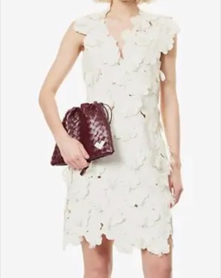 Bottega Veneta （ボッテガ・ヴェネタ）
ホワイトのフラワー刺繍ドレス