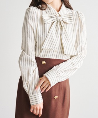 LILLIAN CARAT（リリアンカラット）アイボリーのストライプブラウス