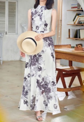 ブラックxホワイトの花柄ワンピース