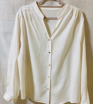 stola.（ストラ）アイボリーのブラウス