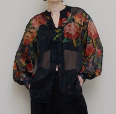 Ameri VINTAGE（アメリビンテージ）ブラックのフラワーシアーブラウス
