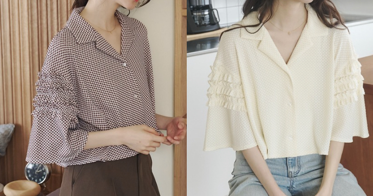 プリント柄フリルスリーブブラウス