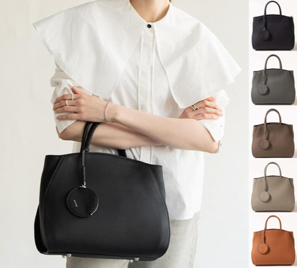 HAYNI（ヘイニ）ブラックのバッグ