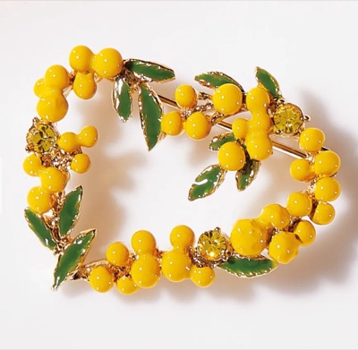 VENDOME BOUTIQUE（ヴァンドームブティック）イエローのミモザブローチ