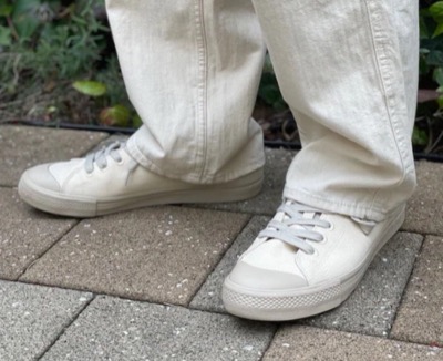 無印良品ホワイトのスニーカー