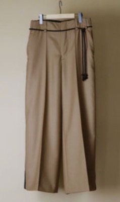ETHOSENS(エトセンス)ベージュのサイドラインパンツ