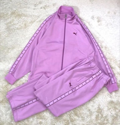 PUMA（プーマ）ピンクの刺繍ロゴトラックジャケット