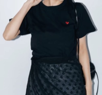 LIENCOEUR（リアンクール）ブラックのTシャツ