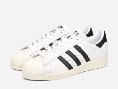 adidas（アディダス）ホワイトxブラックのスニーカー