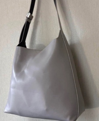 CHARLES & KEITHグレーのショルダーバッグ