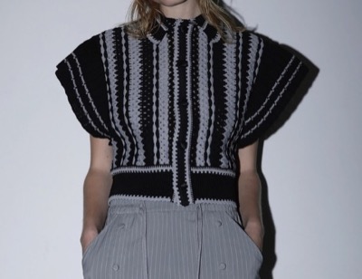 AOIWANAKA（アオイワカナ）ブラックのベスト