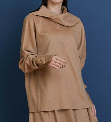 COUTURIER（クチュリエ）ベージュのドレープブラウス