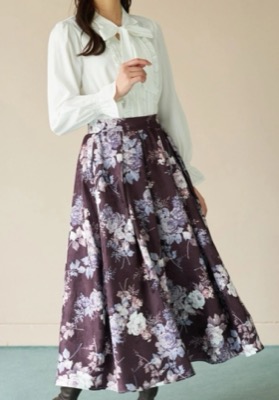 tocco closet（トッコクローゼット）ホワイトxブラウン花柄スカートのセットワンピース