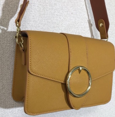 GU（ジーユー）ライトブラウンのバッグ