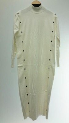 LE CIEL BLEU（ルシュルブルー）ホワイトのボタンデザインニットワンピース