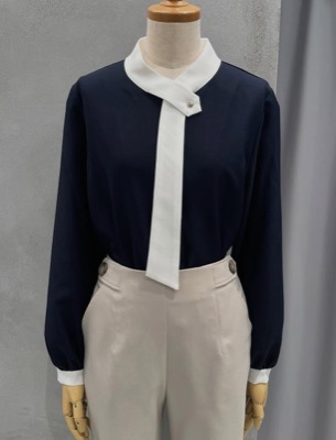 3/4three quarter（スリークォーター）ネイビーのバイカラータイブラウス