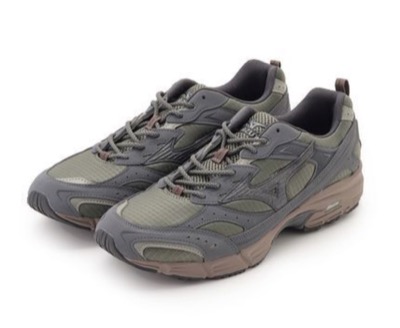 MIZUNO(ミズノ)グリーンxブルーのスニーカー