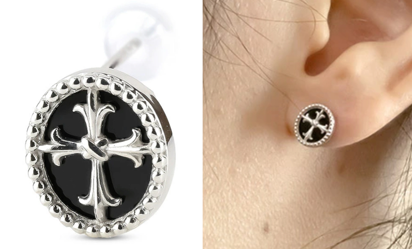 シルバーxブラックのピアス