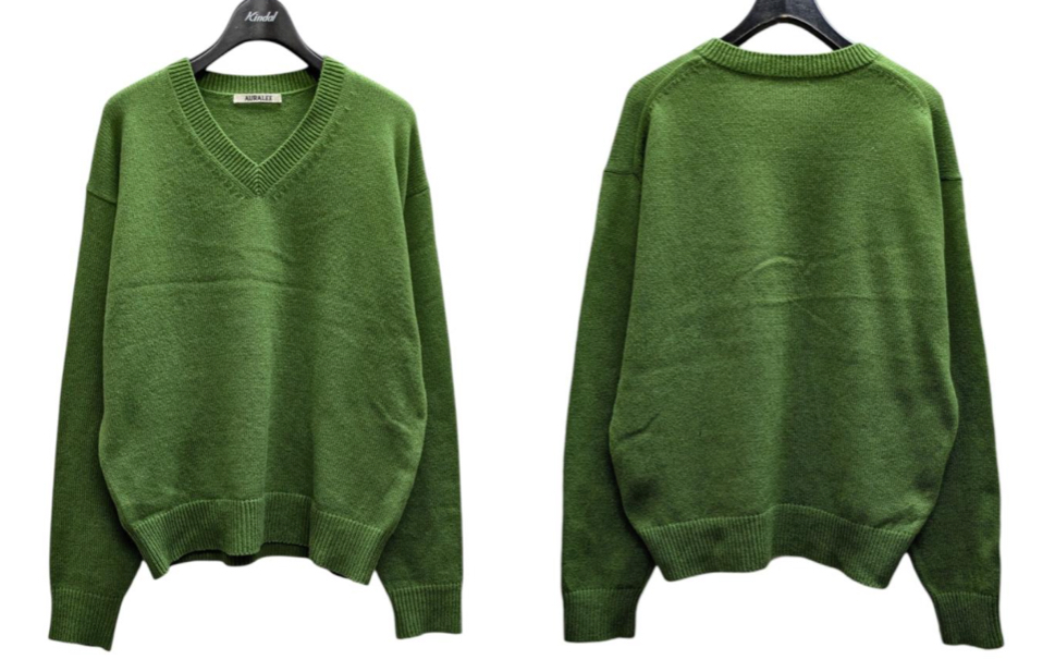 AURALEE（オーラリー）グリーンのVネックニット