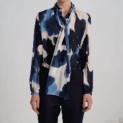 AKIKO OGAWA(アキコオガワ)ホワイトのフラワーブラウス