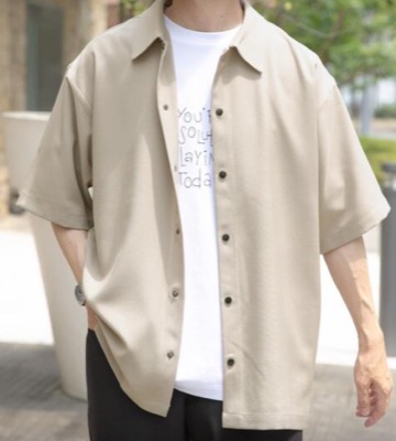 ITEMS URBANRESEARCH(アイテムスアーバンリサーチ)ベージュの半袖シャツ