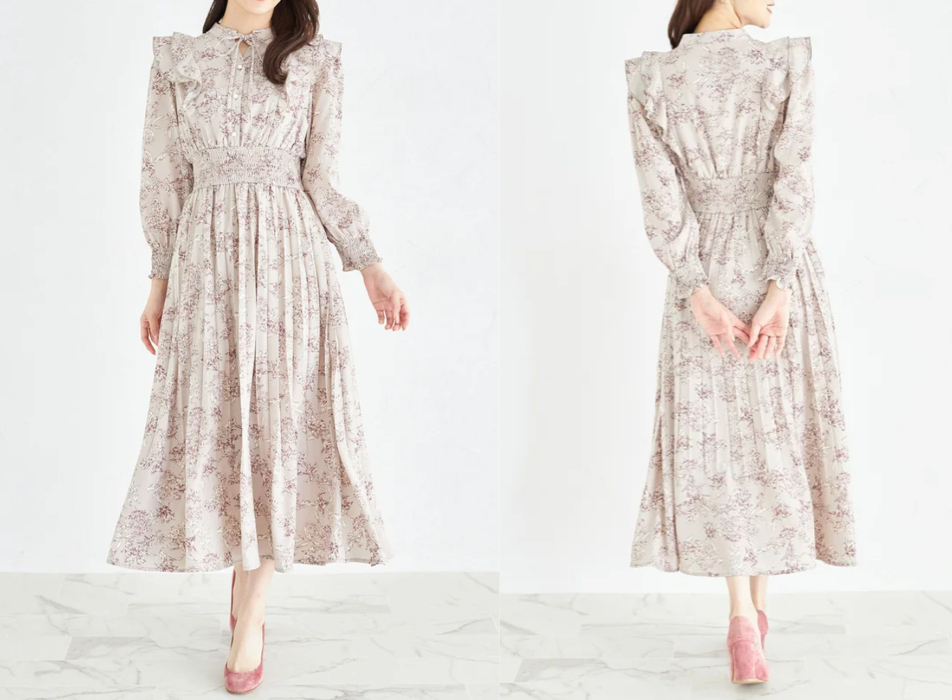 ホワイトのフラワー柄ワンピース