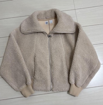 Uniqlo Uホワイトのボアブルゾン