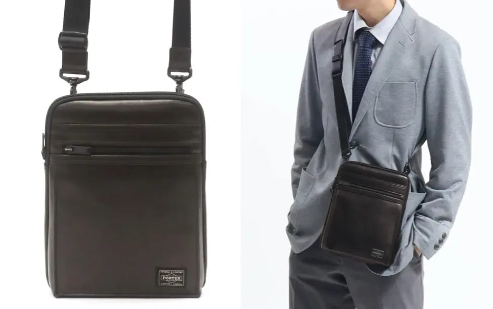 ブラックのショルダーバッグ