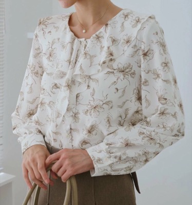 ROPE' PICNIC（ロペピクニック）ホワイトxベージュの花柄ブラウス