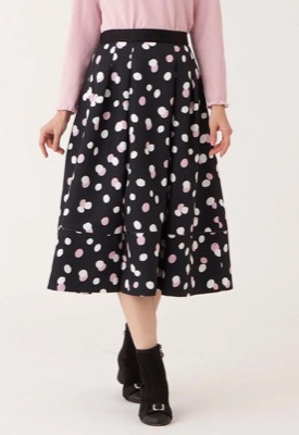 TO BE CHIC（トゥー ビー シック）ブラックのランダムドットスカート