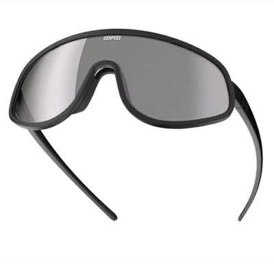 IZIPIZI（イジピジ）ブラックのサングラス