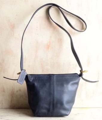 COACH（コーチ）ネイビーのレザーバッグ