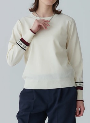 BEATRICE（ベアトリス）ホワイトの袖ロゴカットソー