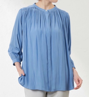 AMACA（アマカ）ブルーのギャザーブラウス