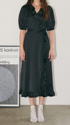 COEL（コエル）ブラックのドットフリルワンピース