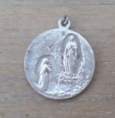 シルバーのネックレスチャーム銀メッキの宗教ペンダント聖母マリア