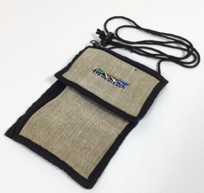 Manastash（マナスタッシュ）カーキ系のショルダーウォレット