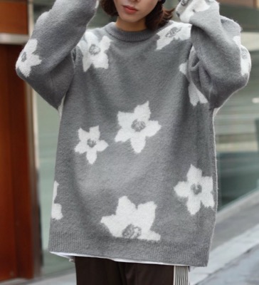 MSG（エムエスジー）グレーの花柄ニット