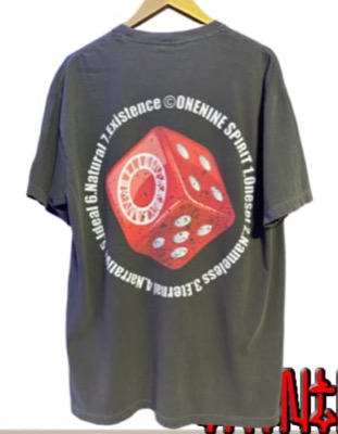 onenine.thebaseチャコールグレーのプリントTシャツ