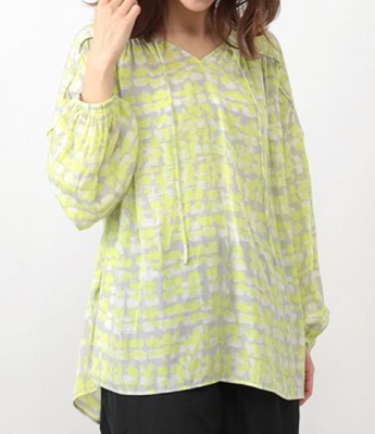 MOGA(モガ)グリーンのチェックライクブラウス